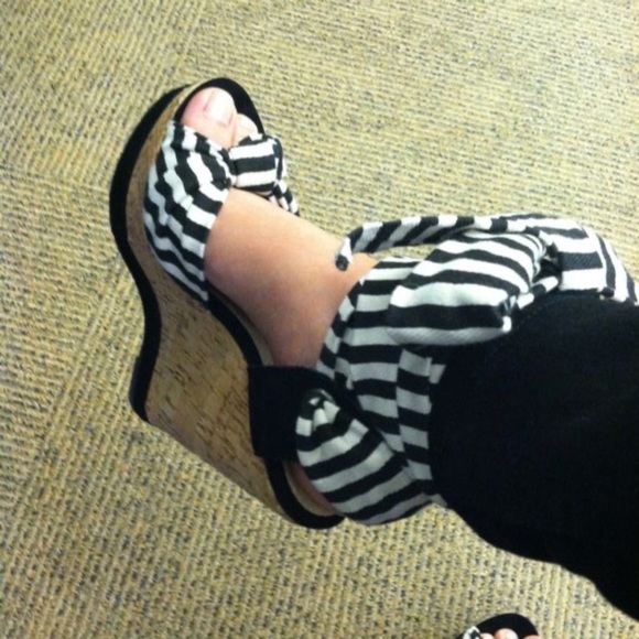 NWOT Shoemint Open Toe Striped Cork Platform Wedges Lace Up Ties Black White 5.5 - Picture 12 of 16